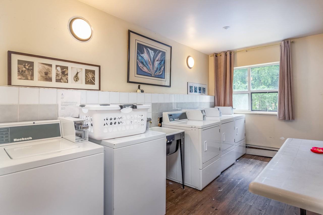 384 St Paul St - Photo 3 of 3