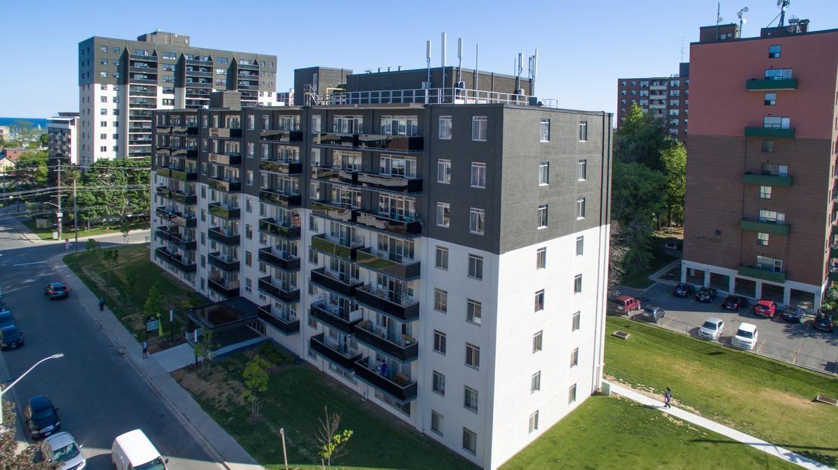 28 Helene Street North - Photo 3 of 22