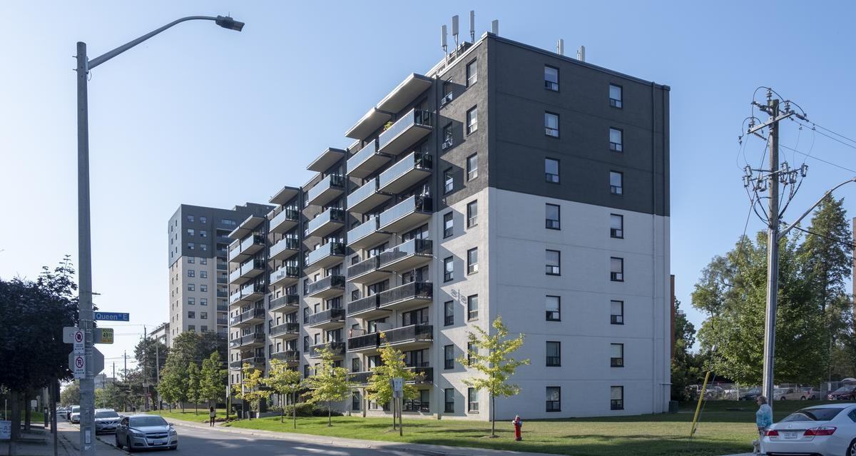 28 Helene Street North - Photo 4 of 22