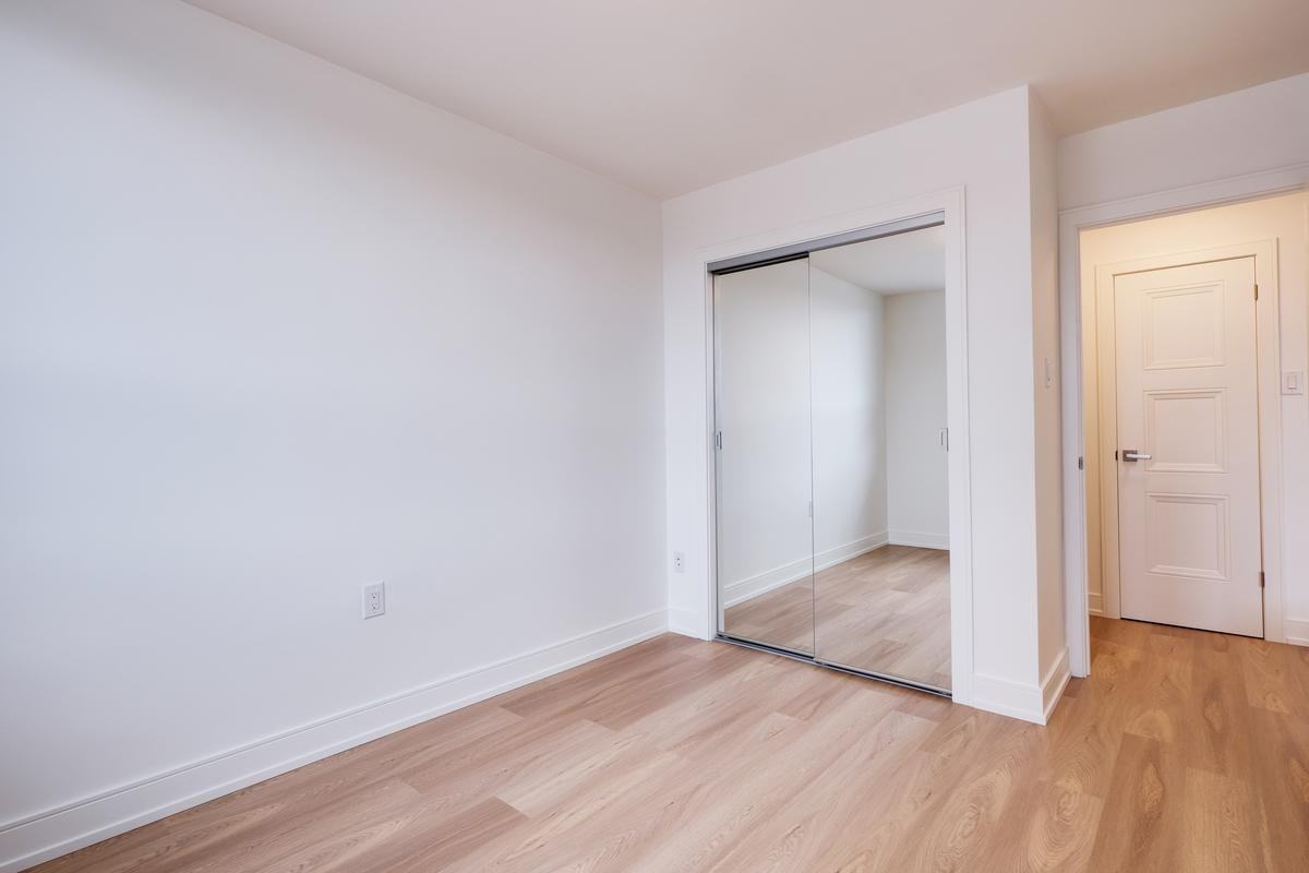 28 Helene Street North - Photo 7 of 22