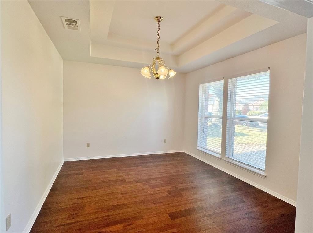 906 Moore St - Photo 4 of 16