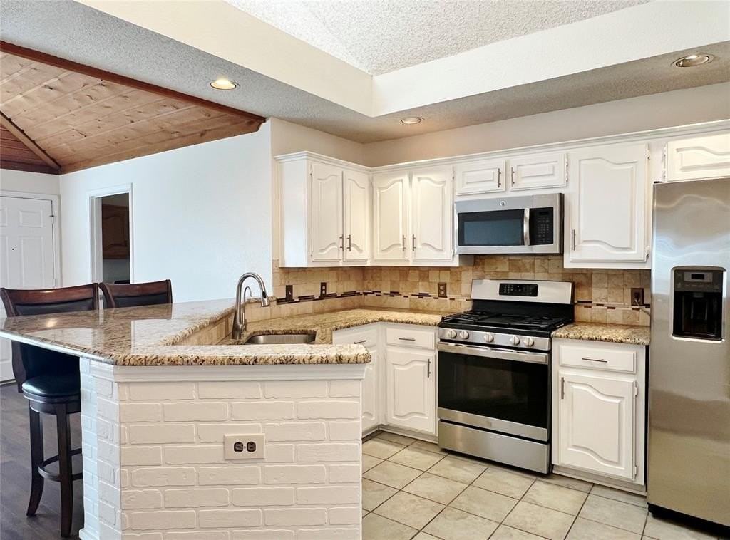 906 Moore St - Photo 6 of 16