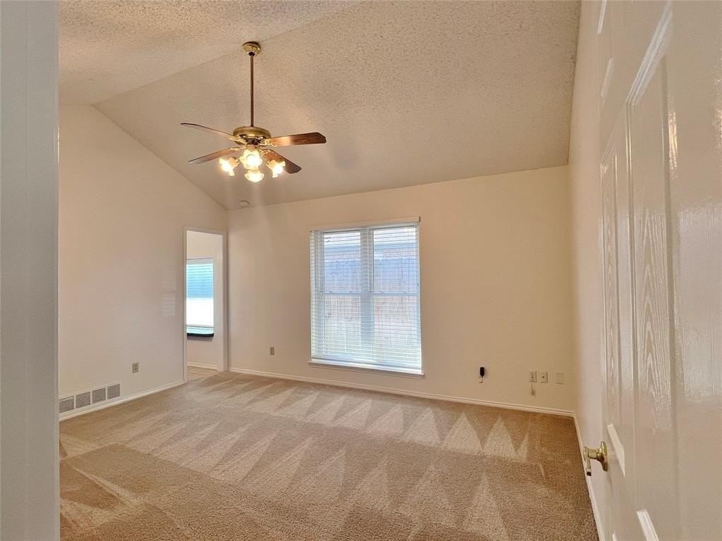 906 Moore St - Photo 7 of 16