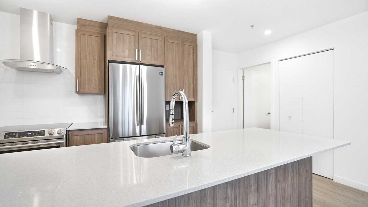 9801 Rue Ceres - Douek.ca - Photo 2 of 50