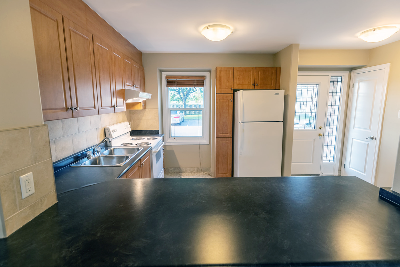 7591 Scholfield Road - Photo 4 of 40