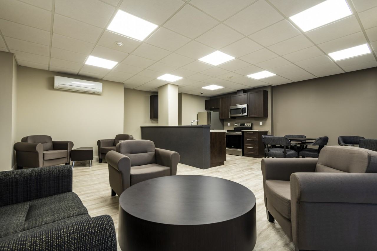 Lonsdale Apartments - Photo 4 of 5