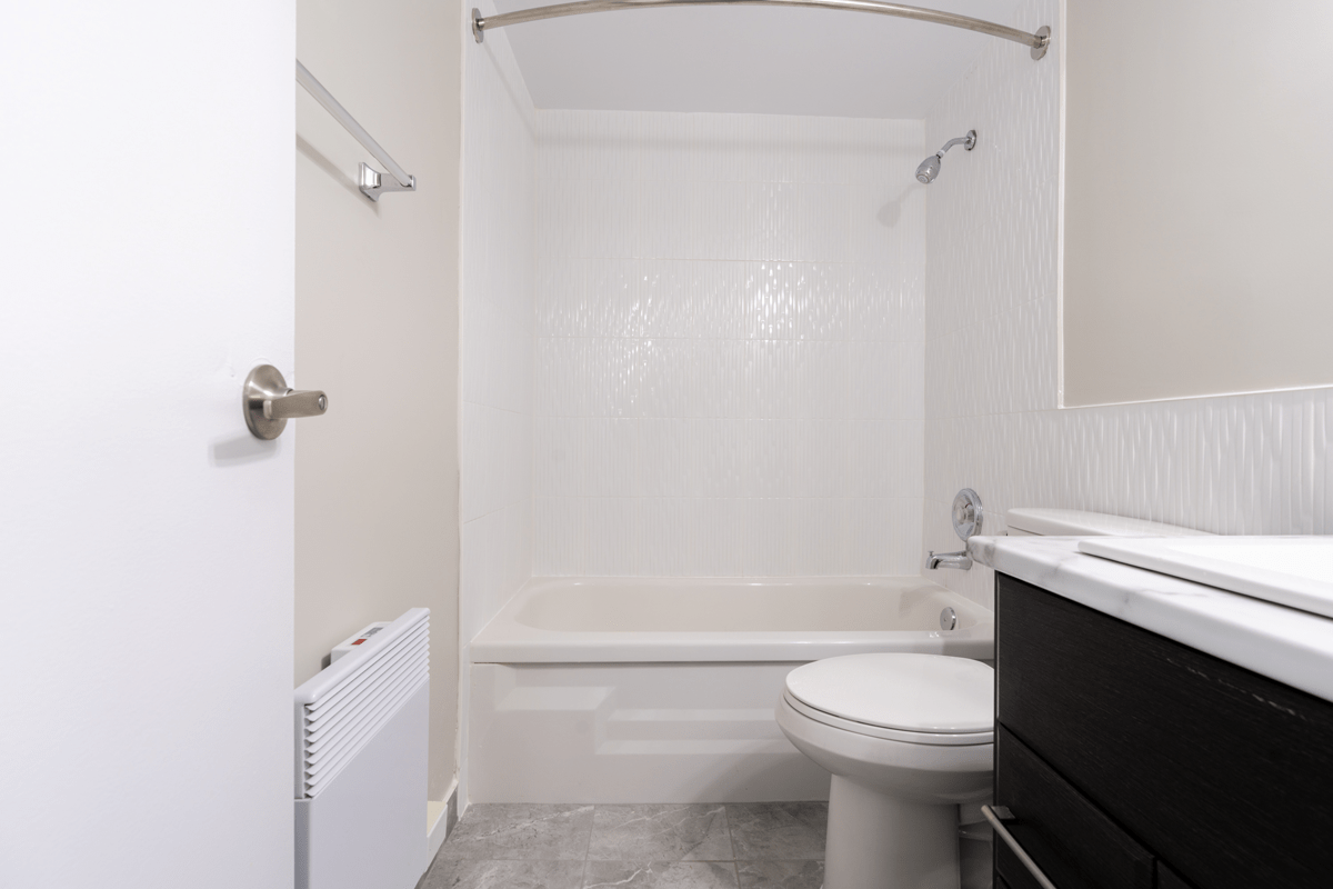 901 Lasalle - Photo 6 of 8