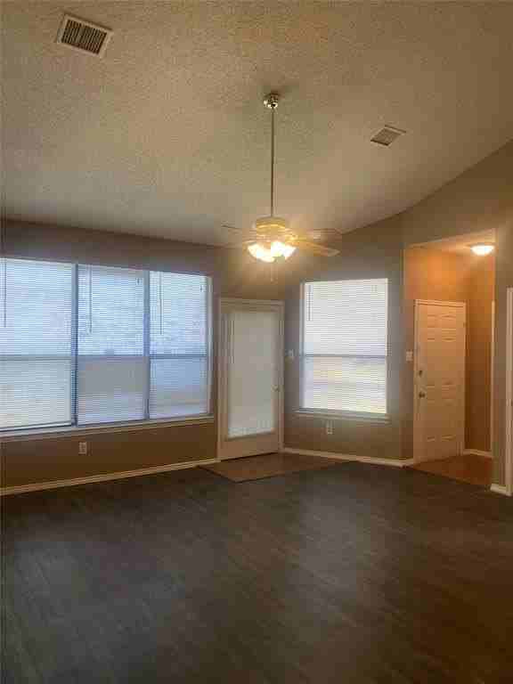 1133 Southpointe Dr - Photo 2 of 20