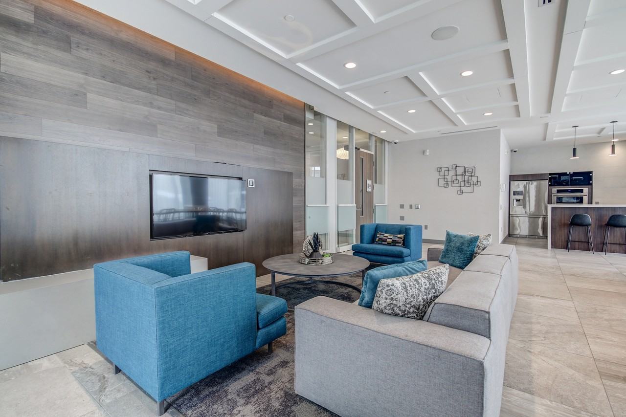 Skyrise Rentals - Photo 5 of 50