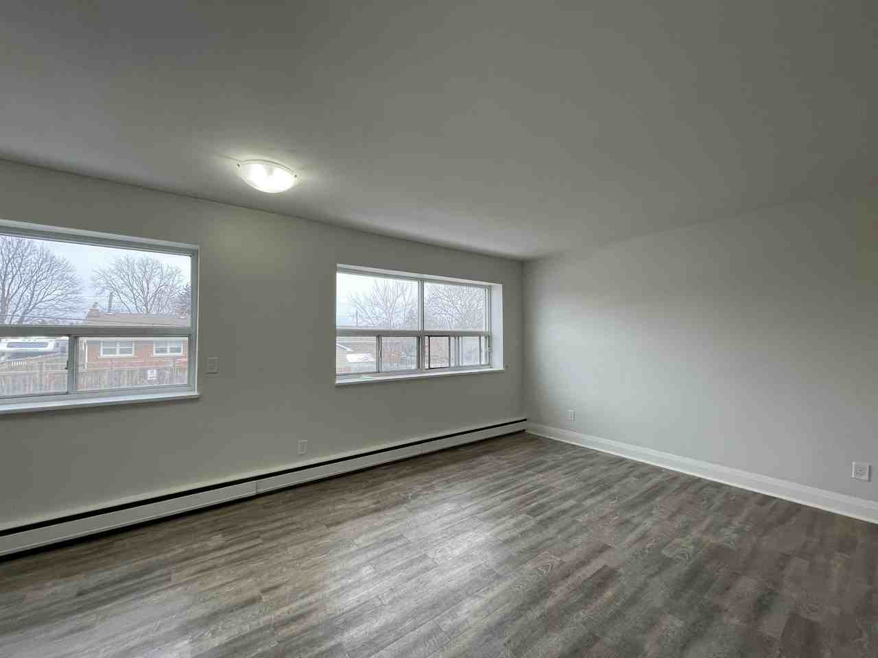 987 Mohawk - Photo 3 of 7