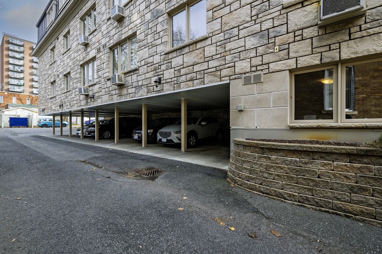 307 Lebreton St South - Photo 4 of 38