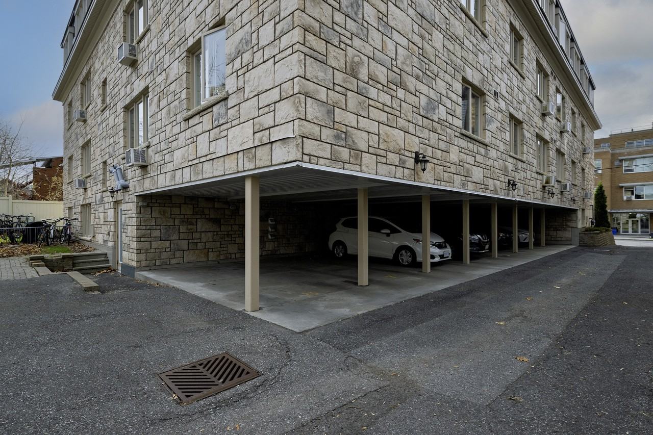 307 Lebreton St South - Photo 5 of 38