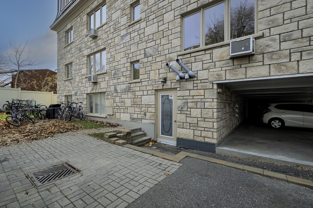 307 Lebreton St South - Photo 6 of 38