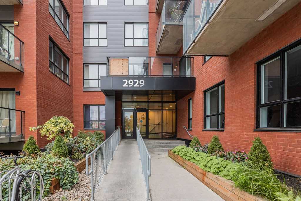 2929 VICTORIA - Photo 2 of 37