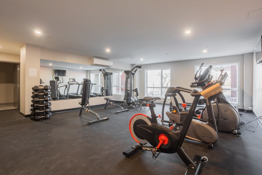 2929 VICTORIA - Photo 3 of 37