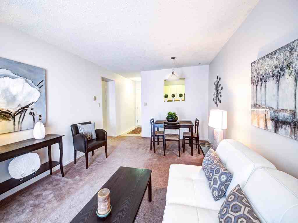 Bayridge Court Apartments - Photo 3 of 6