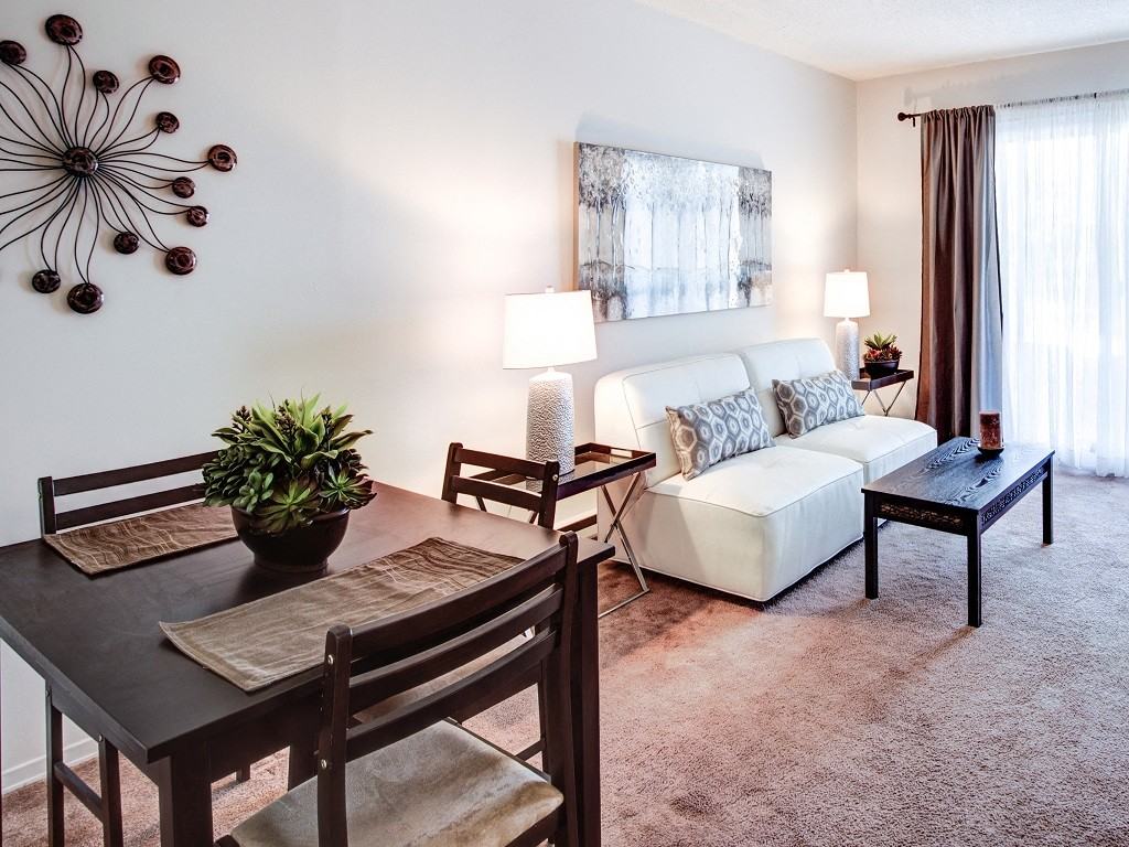 Bayridge Court Apartments - Photo 4 of 6