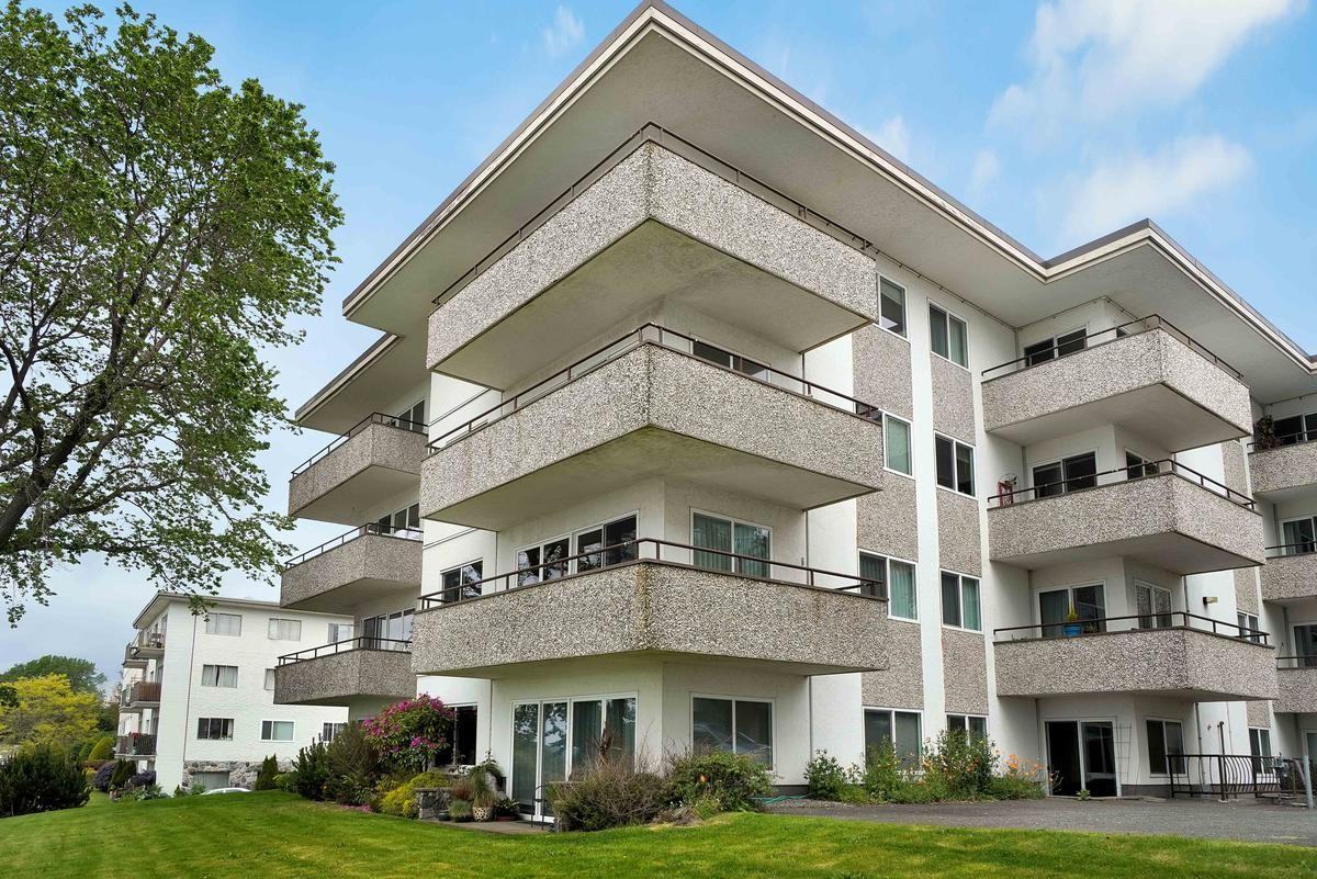 Royal Reef Apartments - Photo 2 of 19