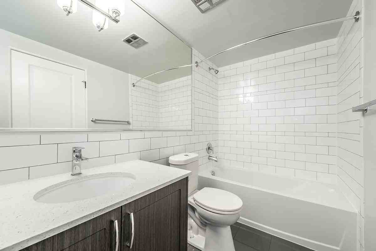 Royal Reef Apartments - Photo 7 of 19