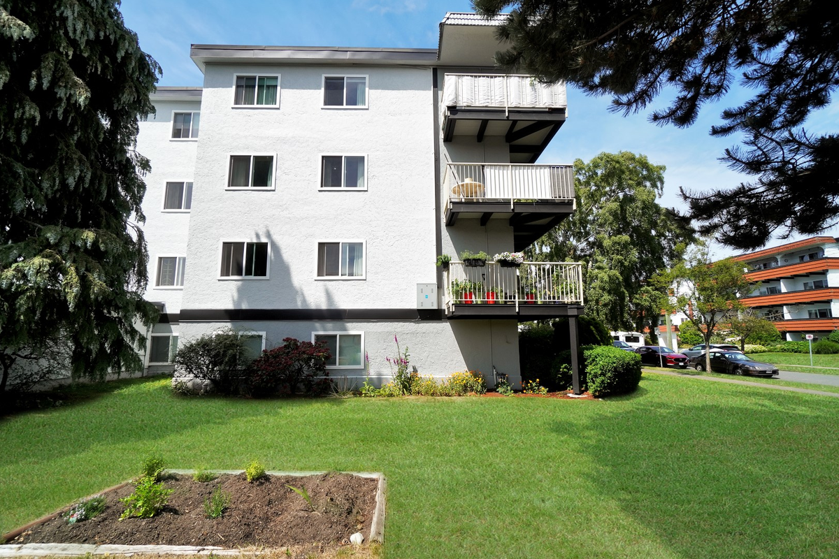 Casa Montego Apartments - Photo 2 of 20