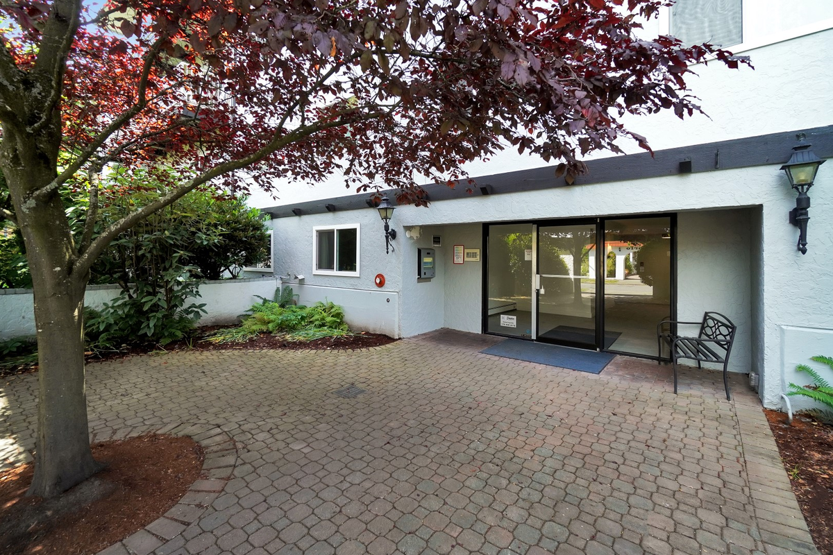 Casa Montego Apartments - Photo 7 of 20