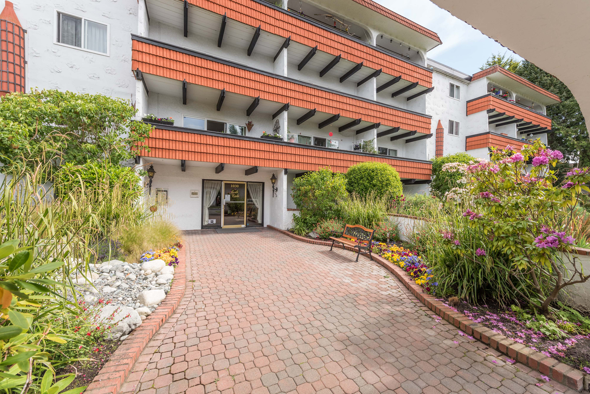 Monte Carlo Apartments - Photo 2 of 17