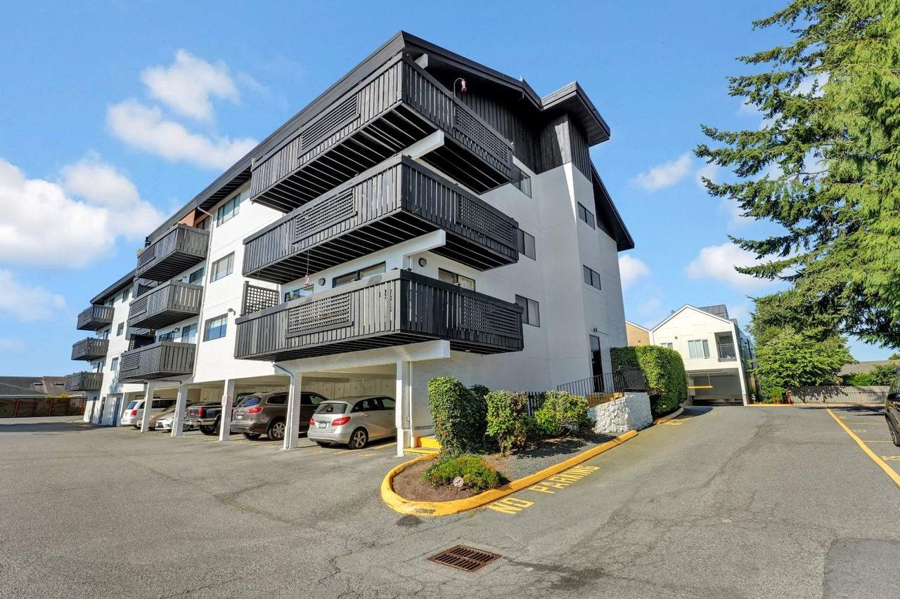 Roberts Manor Apartments - Photo 2 of 15