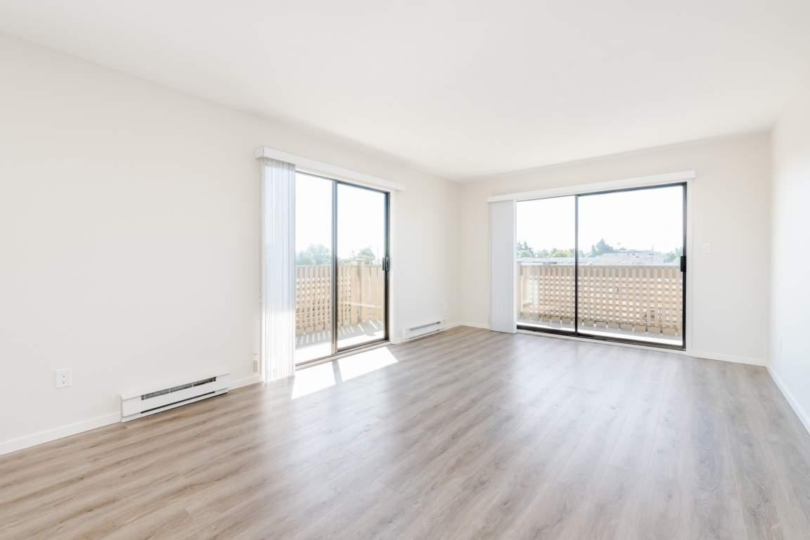 Roberts Manor Apartments - Photo 6 of 15