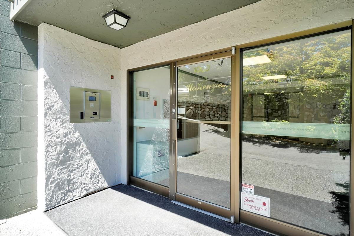 1000 McKenzie Apartments - Photo 4 of 11