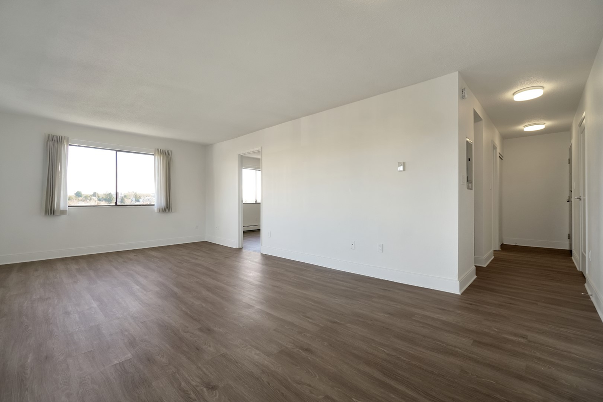 Market Green Apartments - Photo 4 of 19