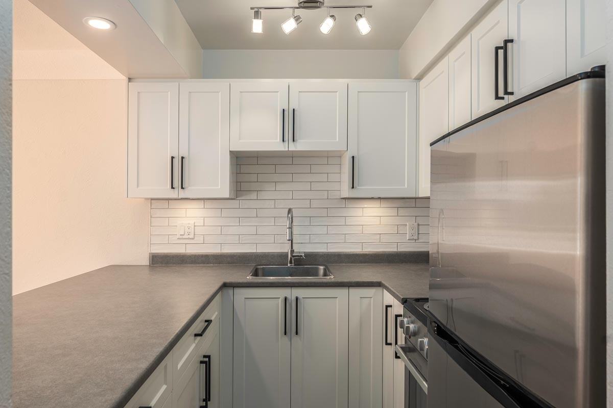 Viscount Manor Apartments - Photo 7 of 14