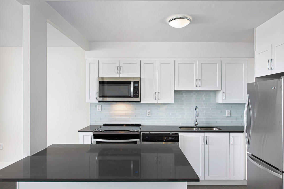 65 Forest Manor Rd - Photo 3 of 32