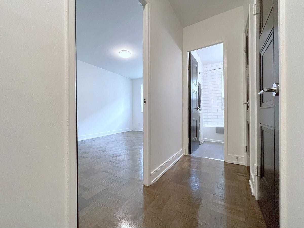 140 Kingston Road - Photo 6 of 22