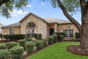 featured image of 7700 Glenoaks Dr