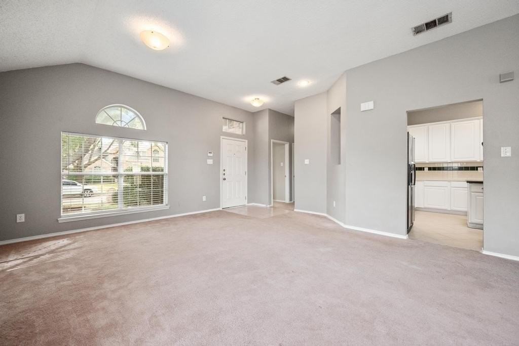 7700 Glenoaks Dr - Photo 2 of 27