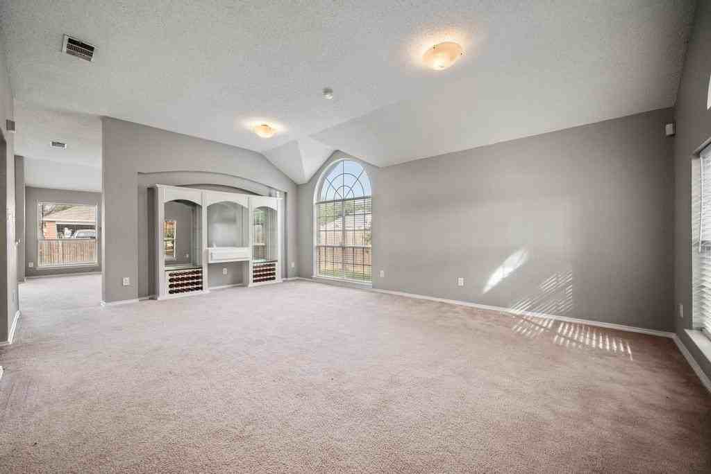 7700 Glenoaks Dr - Photo 3 of 27