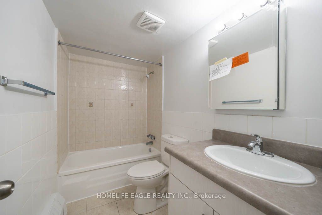 5 Glamorgan Avenue, Toronto - Photo 7 of 32