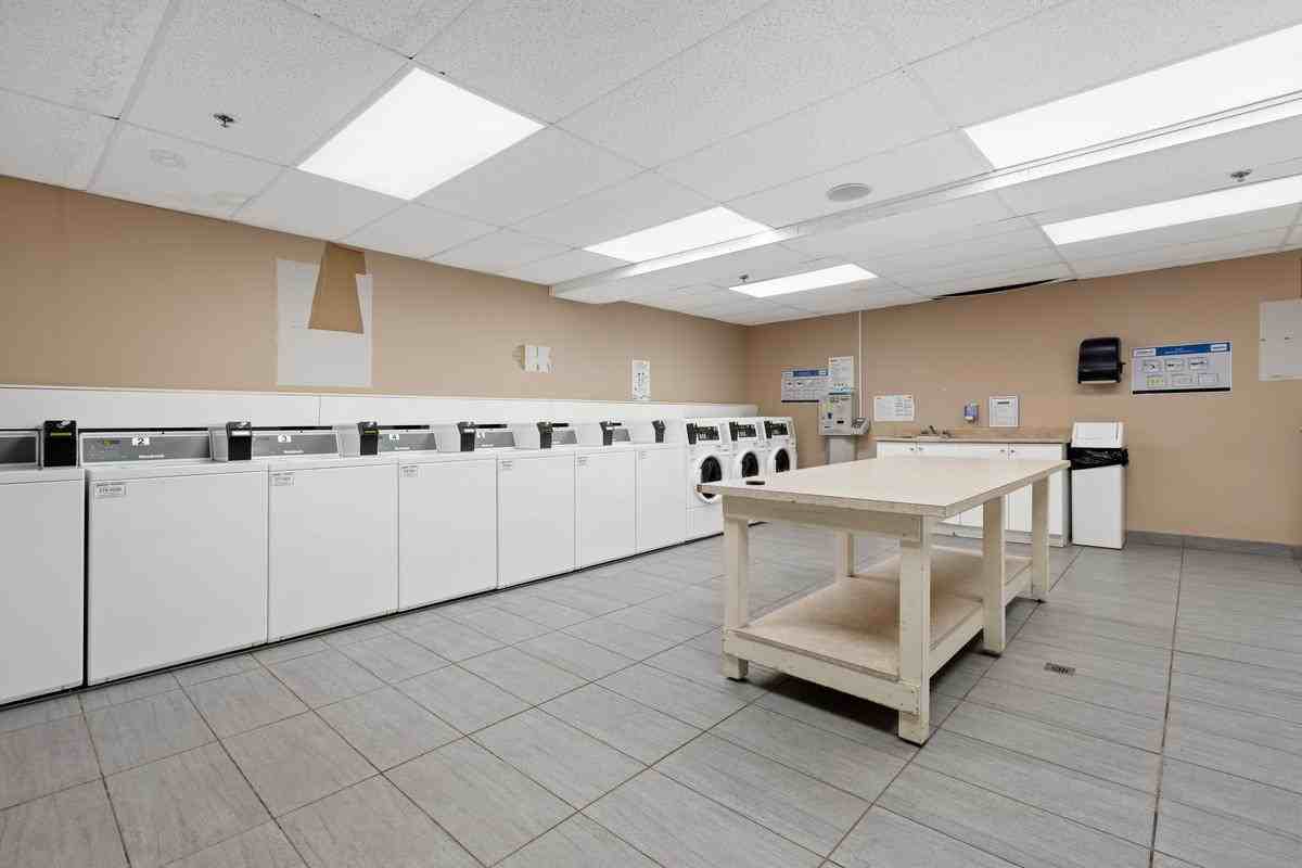 1971 St. Laurent Boulevard - Photo 2 of 7