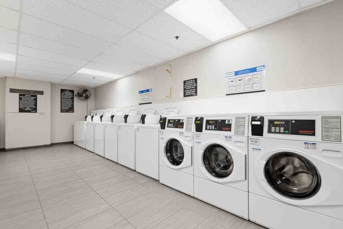 1975 St. Laurent Boulevard - Photo 5 of 21