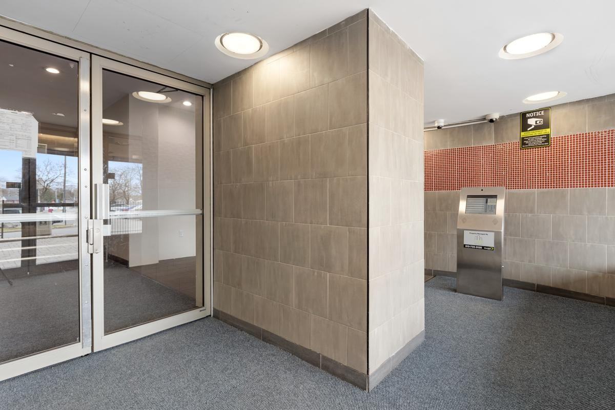 1975 St. Laurent Boulevard - Photo 6 of 21