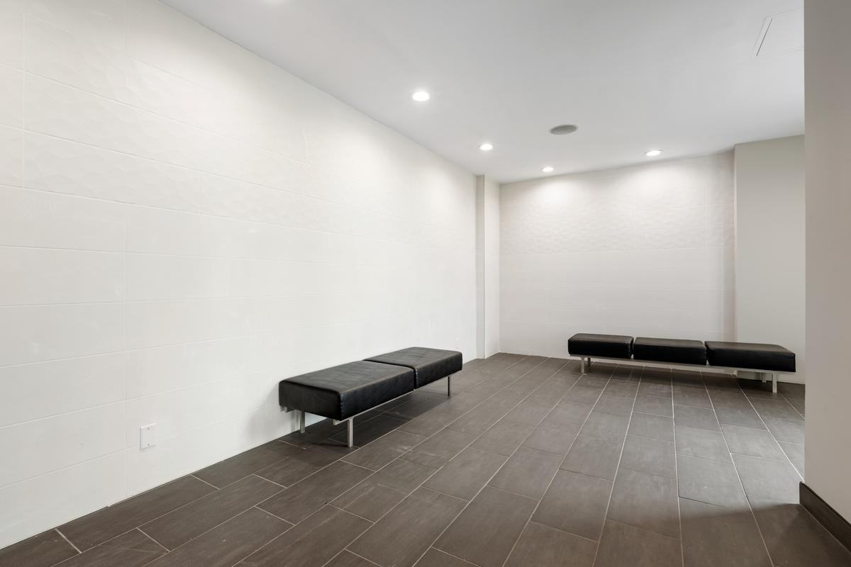 1975 St. Laurent Boulevard - Photo 7 of 21