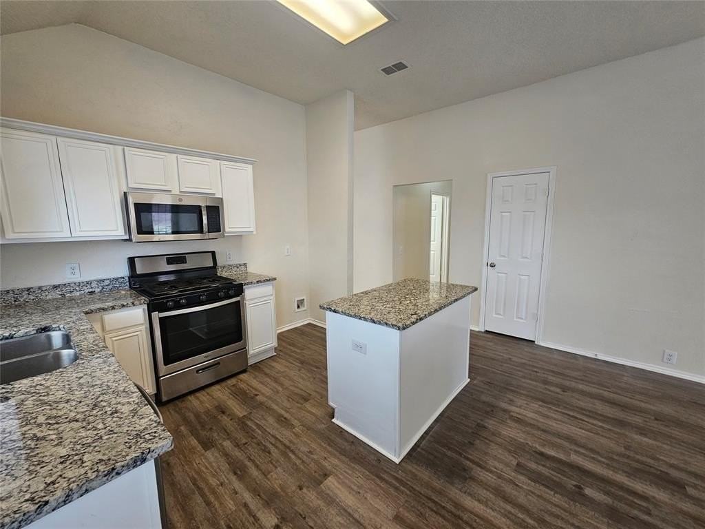 7851 Orland Park Cir - Photo 7 of 35