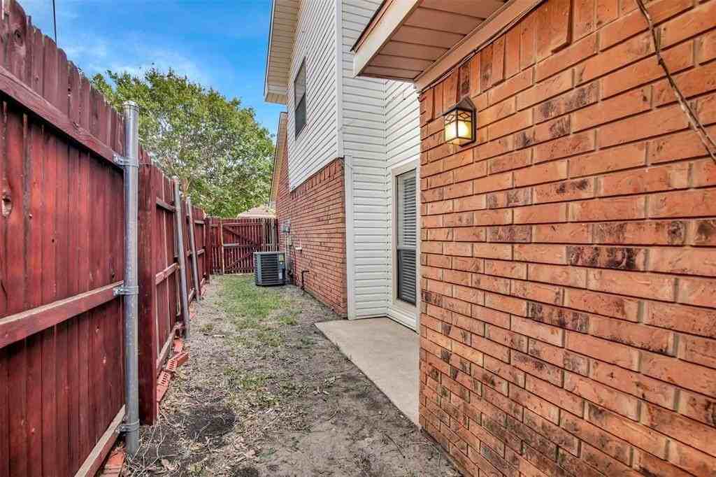 7650 Kings Ridge Rd - Photo 5 of 25