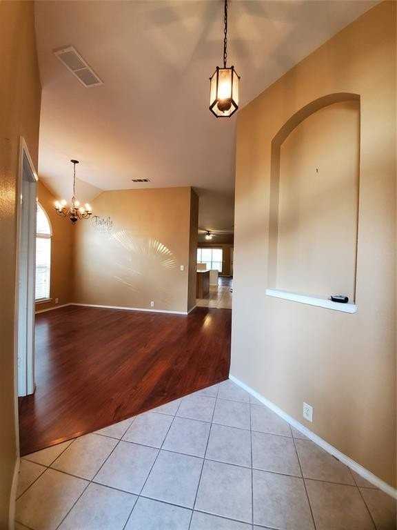 4017 Chinaberry Dr - Photo 3 of 36