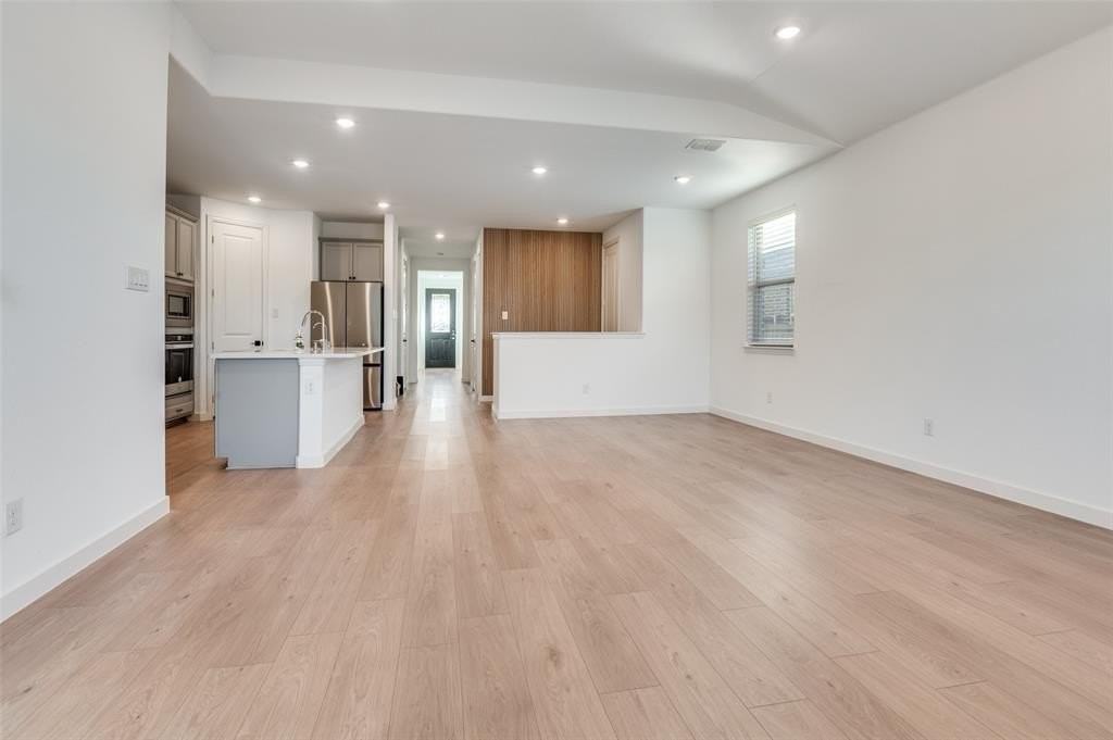 2625 Toledo Dr - Photo 4 of 25