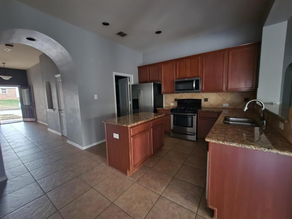 633 Grayson Ln - Photo 4 of 11