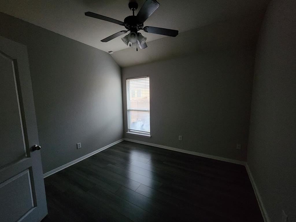 633 Grayson Ln - Photo 6 of 11