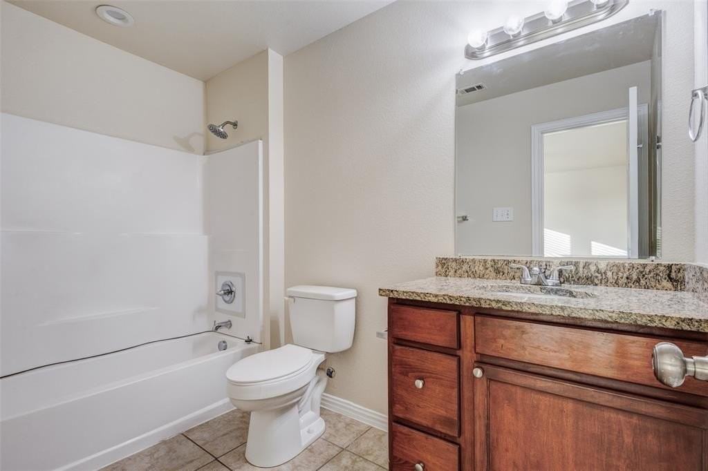 2338 Kingsway Dr - Photo 7 of 11