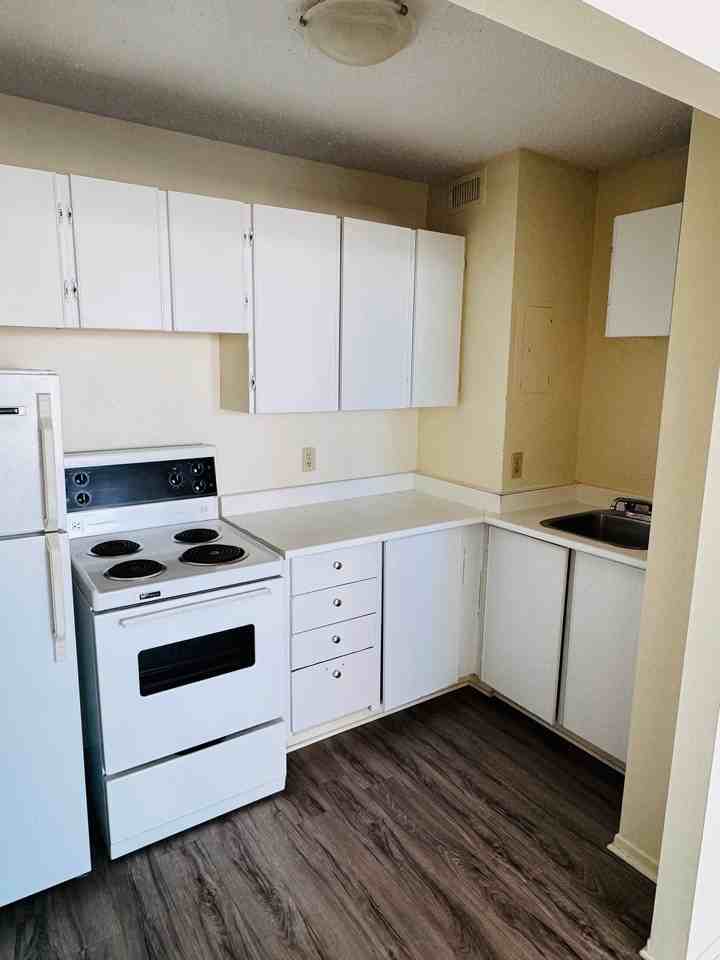 Suites of Somerset - Photo 2 of 20