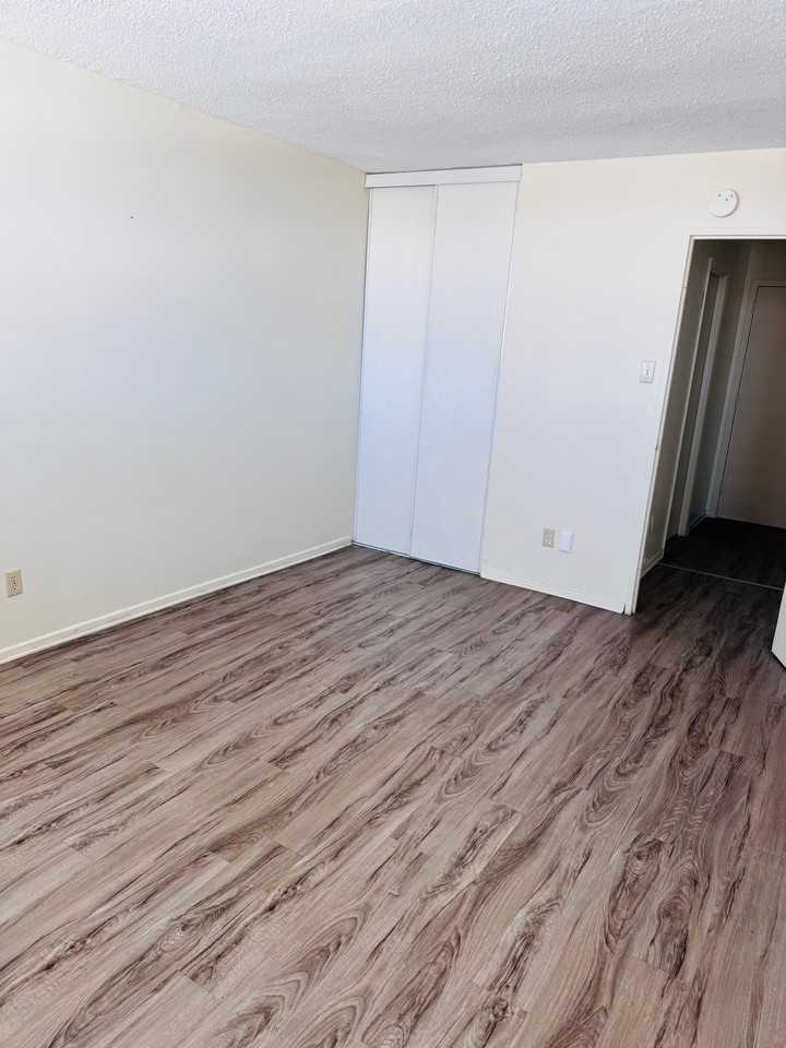 Suites of Somerset - Photo 4 of 20